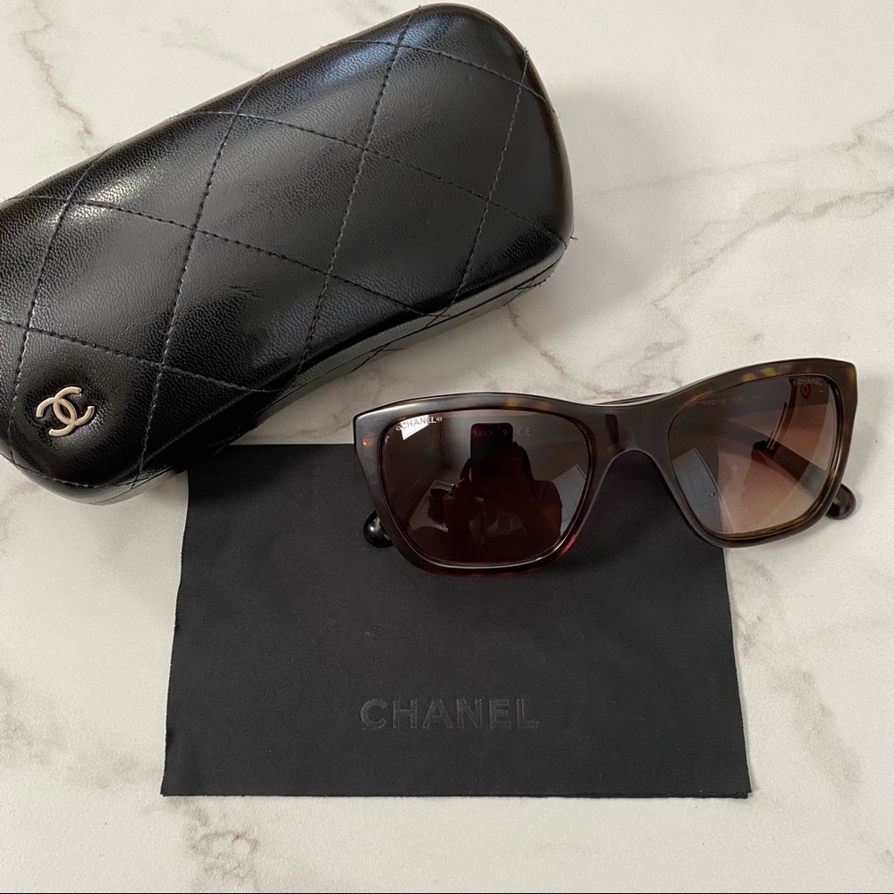 CHANEL 5266 Tortoise Shell Frame Wayfarer CC Sunglasses